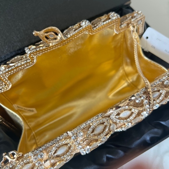 Gold Crystal Stone Clutch with Long Chain ✨✨HP✨✨ - Picture 12 of 16
